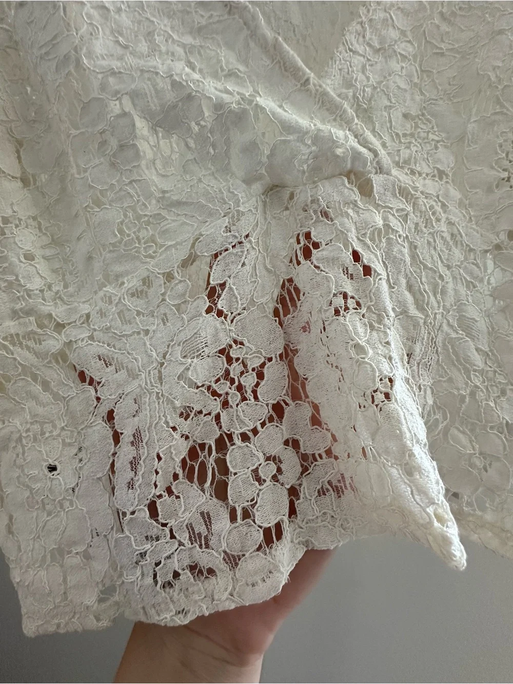 White Lace V-Neck Long Sleeve Top